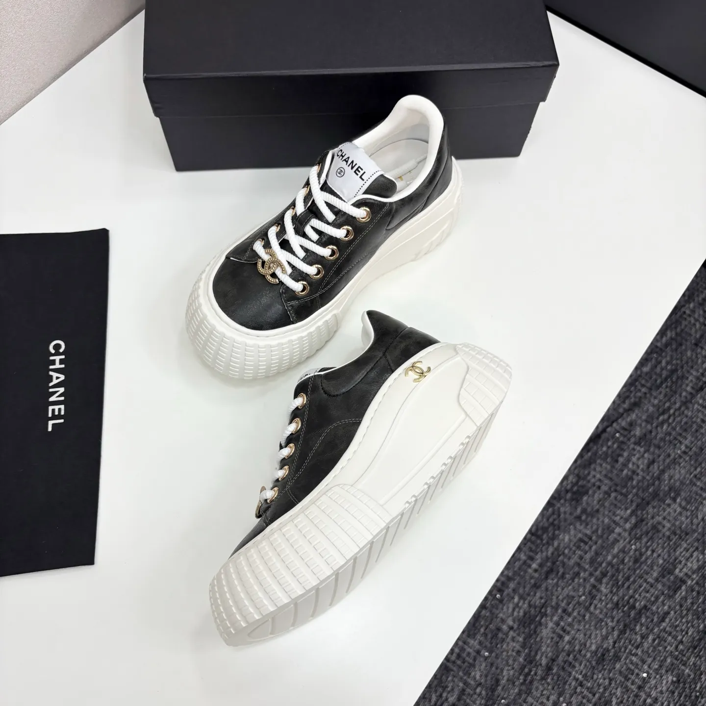 👟👟Ex-factory price 660👟👟 Chanel bread shoes ~ original calfskin panda shoes Chanel 25C latest hot style panda black and white sports shoes casual sneakers Xiaoxiang hot item classic black and white panda color coco girls must pay Fabric: original custom mixed sheepskin lining: original imported breathable mesh lining outsole: Original molded rubber + TPU combination Size: Women's 35-41